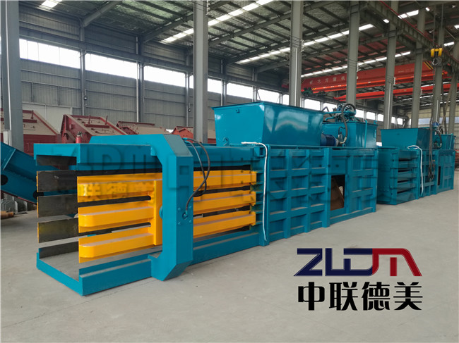 DM180型臥式打包機(jī) DM180型臥式打包機(jī)